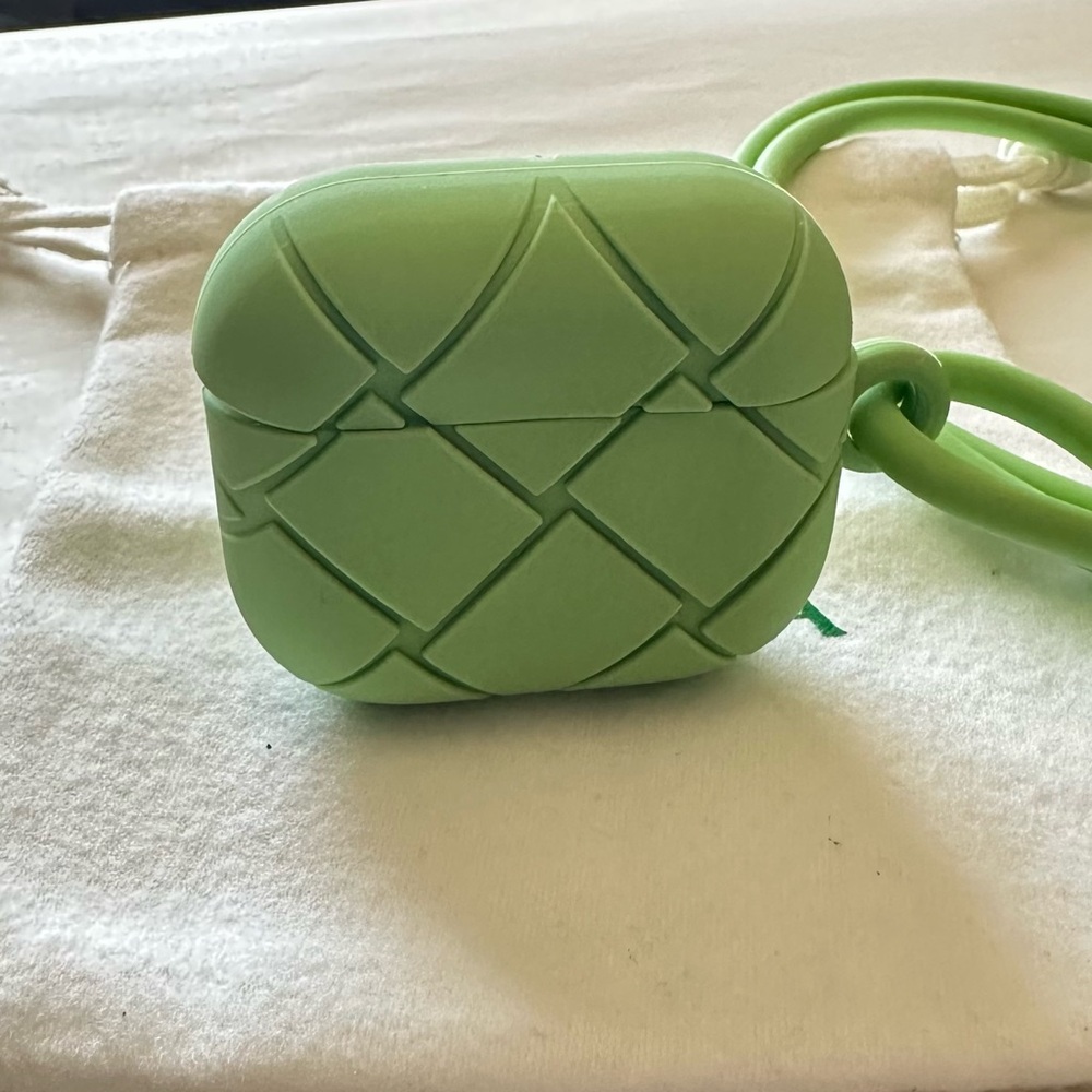 🔵 Bottega Veneta Kelly Green 3rd Generation Air-pod Case